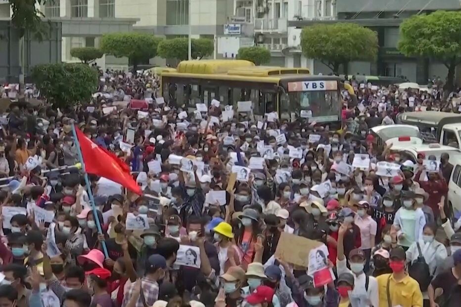 Terceiro dia de protestos contra golpe militar em Myanmar
