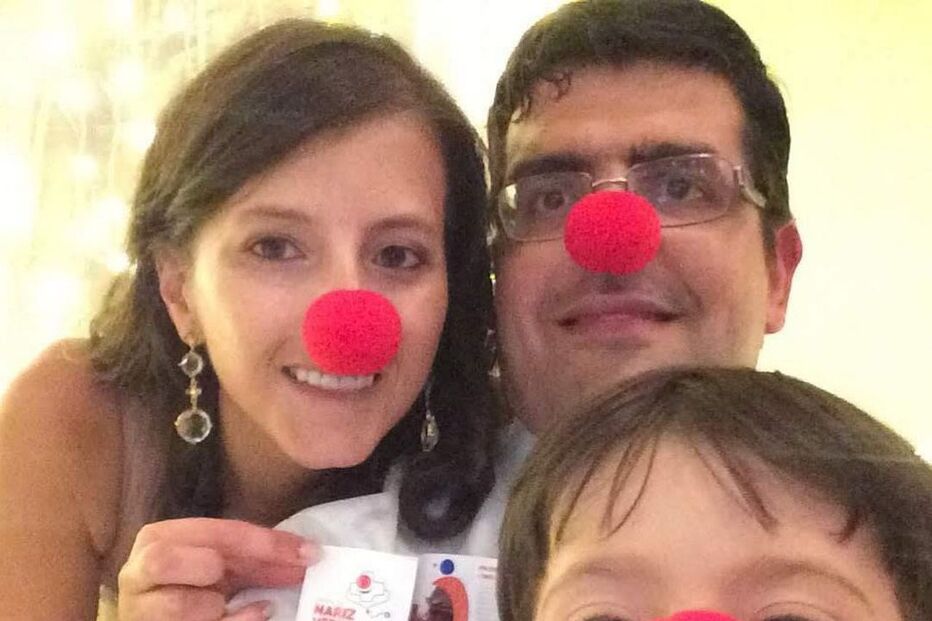 Tomás ao lado dos pais