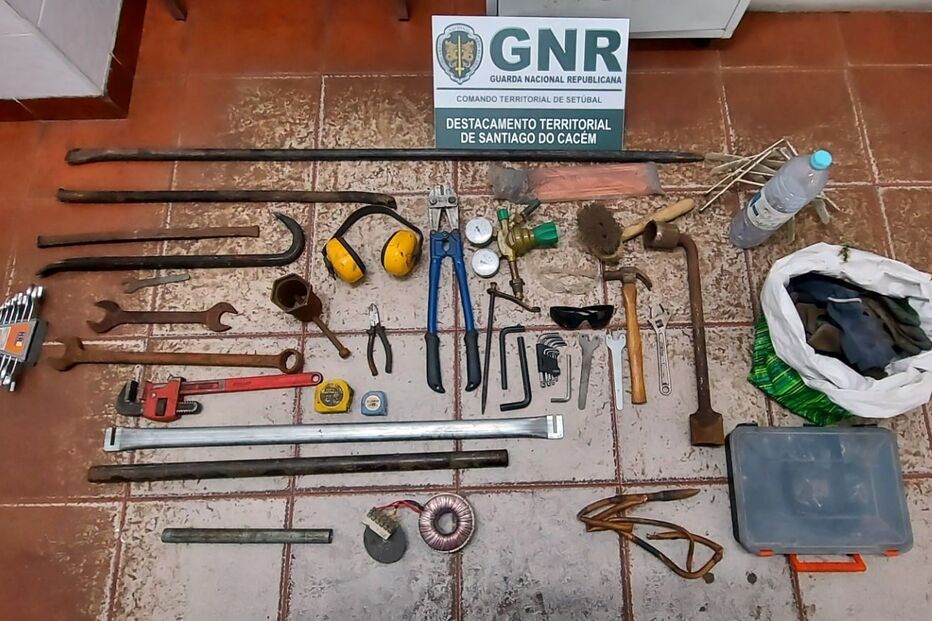 Detido trio apanhado em flagrante a roubar metais em Sines