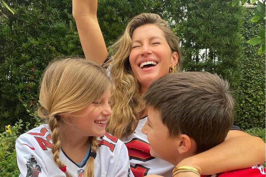 Gisele Bündchen com os filhos Vivian e Benjamin