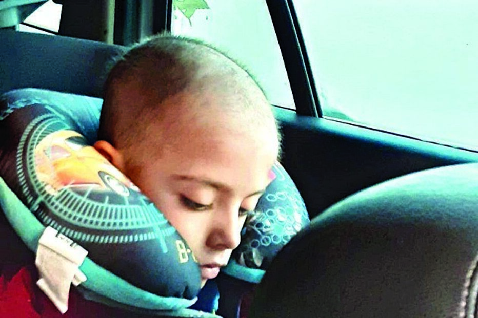 Cristiano Ronaldo e Gio ajudam menino com cancro