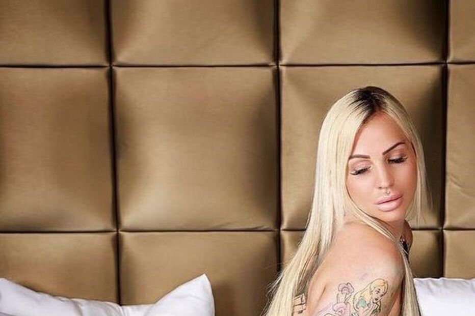 Cora S agora faz sessões fotográficas escaldantes