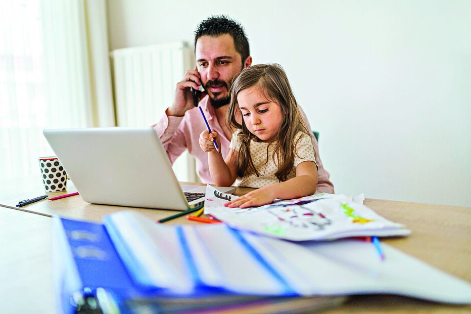 Conciliar exigências do trabalho com os filhos tem sido uma verdadeira dor de cabeça para muitas famílias nestes dias confinados 