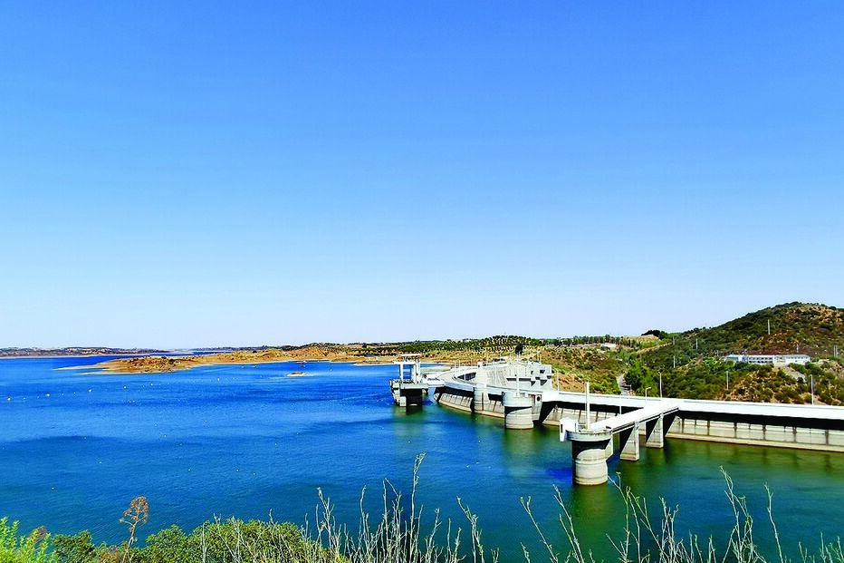 Imagem Alqueva menos agua 35731818.jpg (8937616) (Milenium)