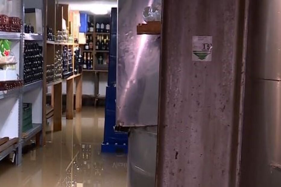 Chuva provoca inundações em estabelecimentos em Cascais