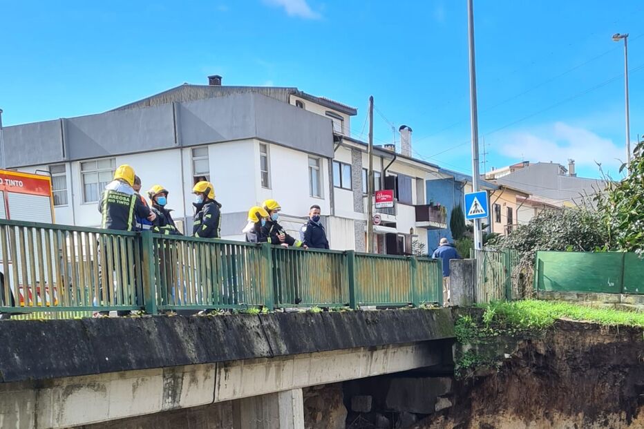 Derrocada de talude corta Linha de Leixões