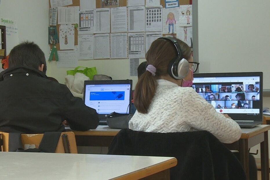 Pais em stress com apoio aos filhos no trabalho escolar