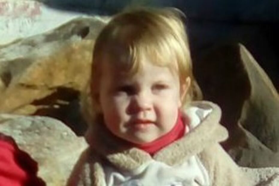 Maddilyn-Rose Stokes foi deixada pelos pais, Shane David Stokes e Nicole Betty Moore, em agonia num banho de água a ferver