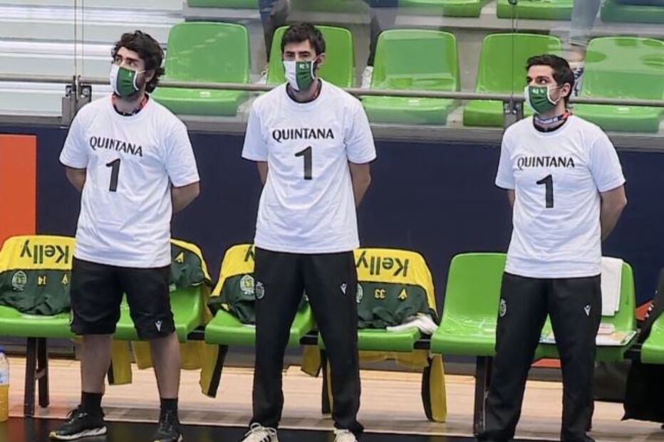 Equipas de andebol do Benfica e Sporting entram em campo a homenagear guarda-redes do FC Porto