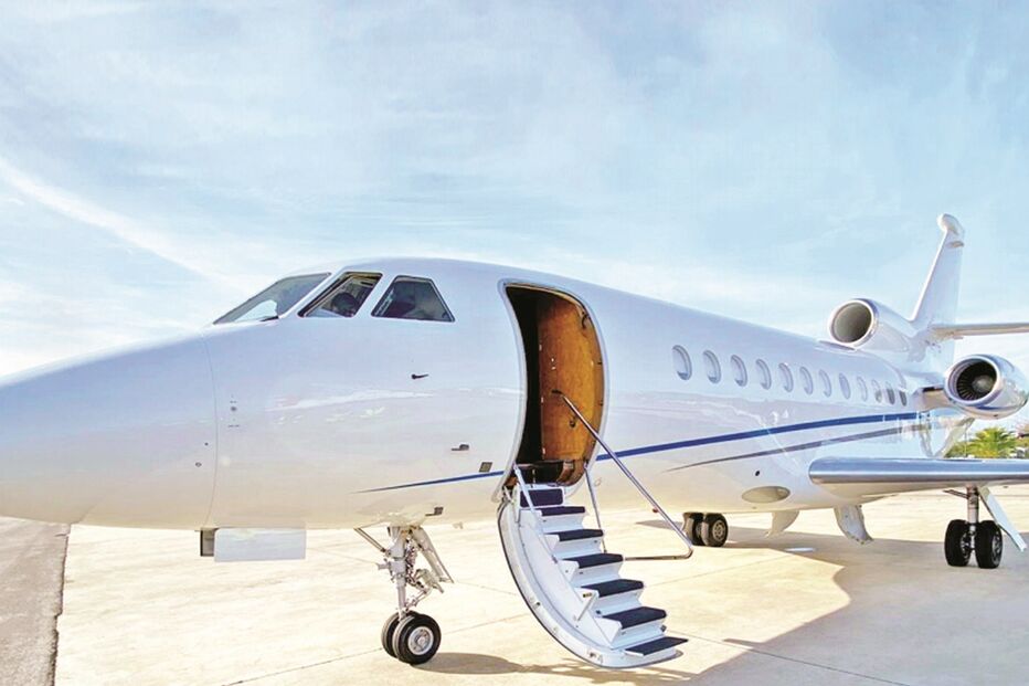 O Falcon 900 B ficou retido  no Brasil, após terem sido descobertos 500 quilos de cocaína na fuselagem 