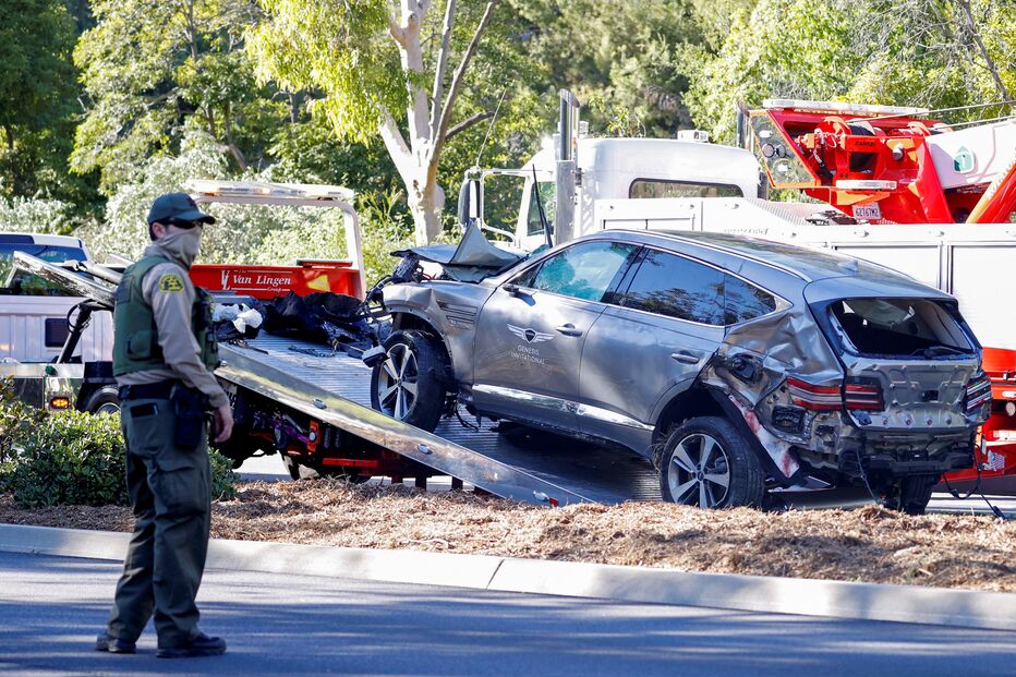 O carro do golfista depois do acidente