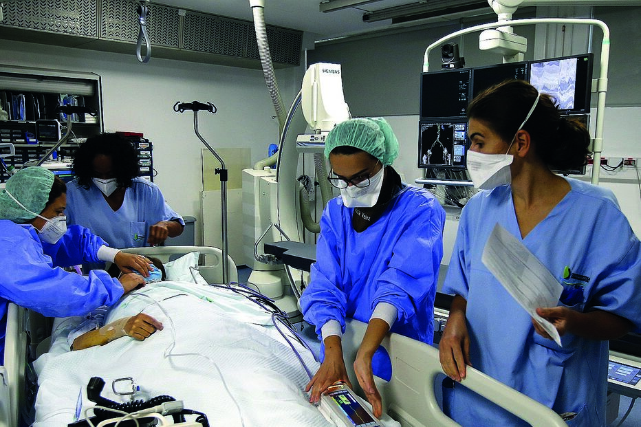 Número de profissionais de saúde no SNS subiu 7,2 % num ano, segundo o Portal da Transparência   