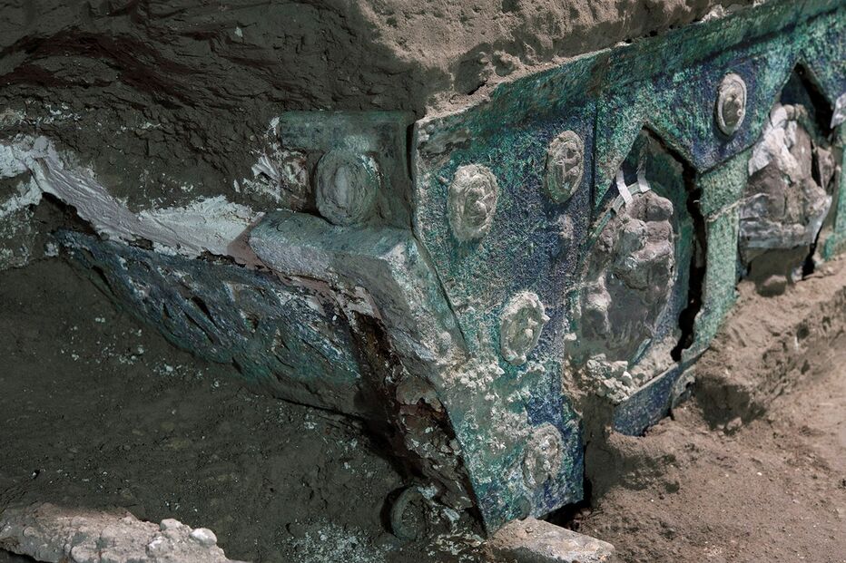 Arqueólogos descobrem carruagem cerimonial do século 79 DC em Pompéia