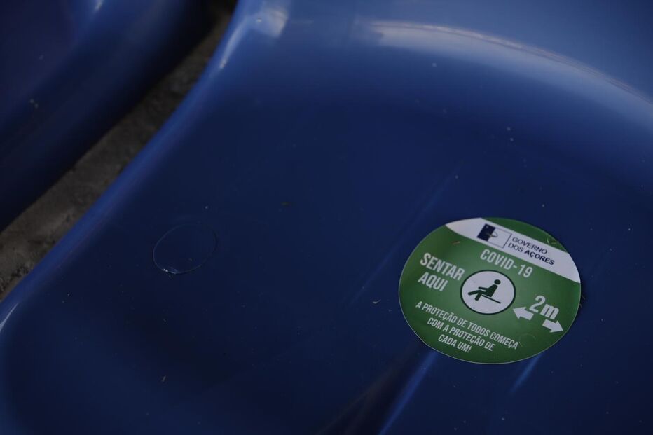 Adeptos voltam a ocupar bancadas no estádio de S. Miguel nos Açores para o primeiro jogo de 2021 com público