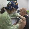 Vacina da Pfizer contra a Covid-19 capaz de neutralizar variante do Brasil, revela novo estudo