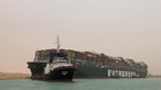 Bloqueio de navio no Canal do Suez pode durar várias semanas e levar a escalada de preços