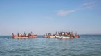 Barco com 1800 pessoas que fugiram dos terroristas em Moçambique já está ao largo de Pemba