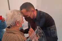 Utentes de lar abraçaram familiares um ano depois