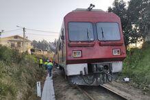 Linha do Vouga cortada após descarrilamento de comboio em Oliveira de Azeméis
