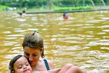 Jessica Athayde com o filho