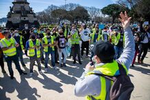Centenas de trabalhadores da Groundforce em Belém gritam pelos salários
