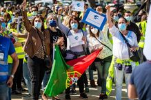 Centenas de trabalhadores da Groundforce em Belém gritam pelos salários