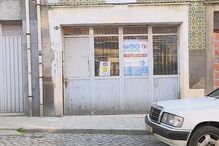 Pelo menos dois soterrados em queda de parede de prédio em construção no Porto