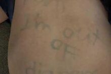 Mulher recebeu mensagem escrita na barriga do filho