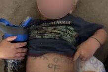 Mulher recebeu mensagem escrita na barriga do filho