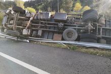 Dois irmão feridos em capotamento aparatoso de camião em Braga