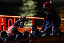 85 migrantes foram resgatados de duas embarcações ao largo das ilhas Canárias