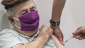 12.600 idosos com mais de 80 anos já foram vacinados com dose de reforço contra Covid-19