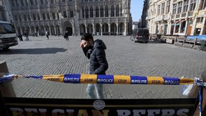 Bélgica volta a endurecer medidas de confinamento com fecho de escolas e lojas