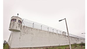 Guardas travam fuga de preso do Primeiro Comando da Capital da cadeia de Custóias 