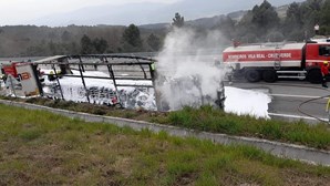 Incêndio em camião corta A4 em Vila Real no sentido Sul - Norte 