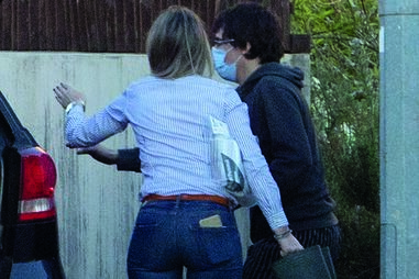 Frederico acompanhado das autoridades durante a reconstituição feita terça-feira à tarde  