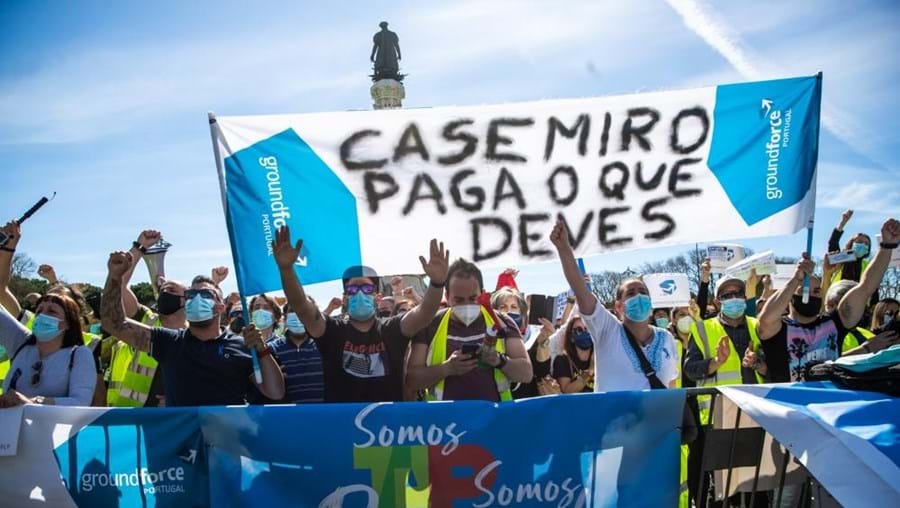 Centenas de trabalhadores da Groundforce em Belém gritam pelos salários