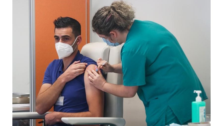Serviço Regional de Saúde da Madeira em campanha de vacinação contra a pandemia da covid-19