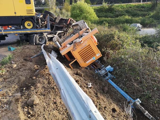 Dois irmão feridos em capotamento aparatoso de camião em Braga