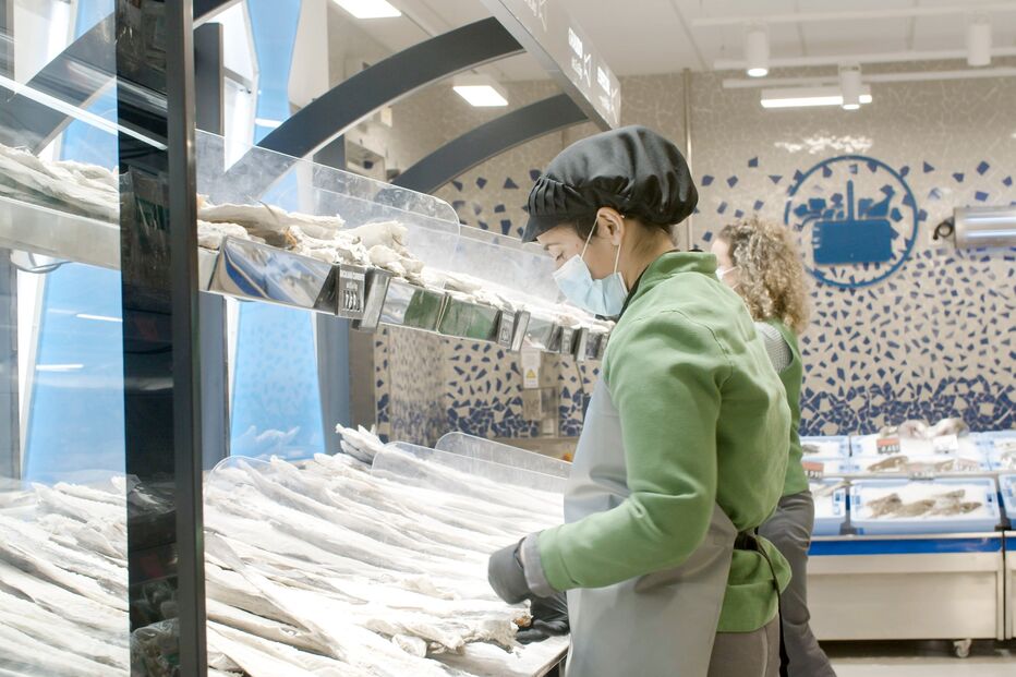 2021-03-01_11_47_07 Colaboradora do supermercado Mercadona de Ermesinde.jpg