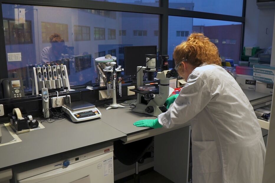 2021-02-24T185553Z_680524656_RC26ZL99NEU6_RTRMADP_3_HEALTH-CORONAVIRUS-VACCINES-JOHNSON-JOHNSON.JPG (9059967) (Milenium)