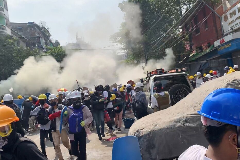 Pelo menos três manifestantes mortos por tiros das forças de segurança em Myanmar