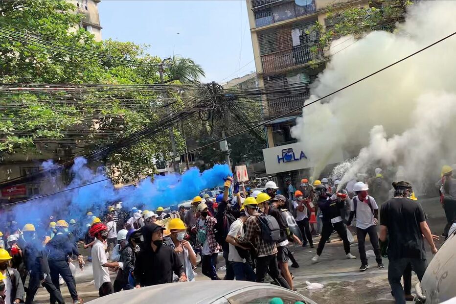 Pelo menos três manifestantes mortos por tiros das forças de segurança em Myanmar