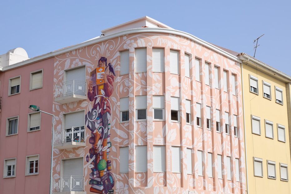 Carlos do Carmo eternizado em mural pintado na freguesia de Alvalade em Lisboa