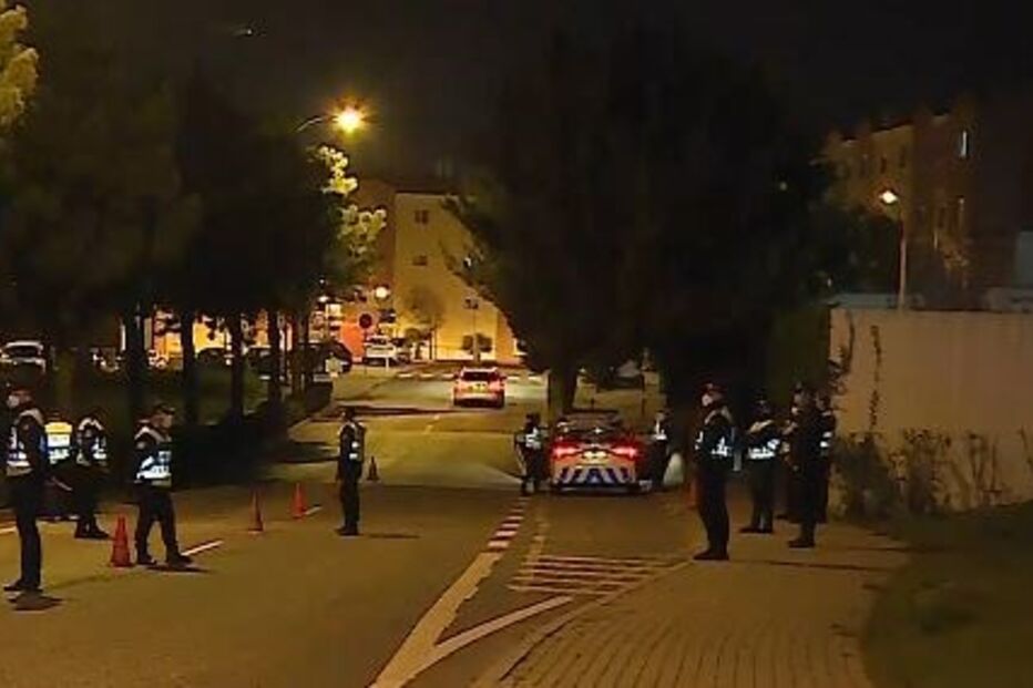 Homem tenta escapar a operação da PSP em bairro de Oeiras e acaba imobilizado