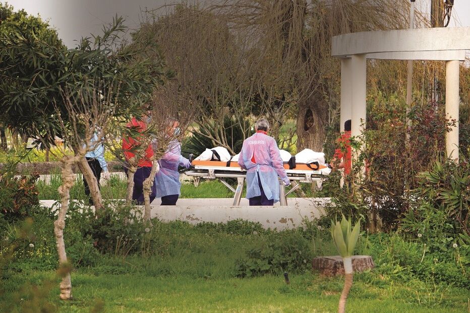 Lar ilegal esconde morte de idosa à família