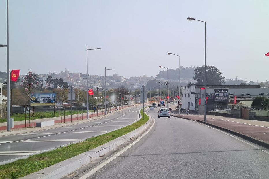 Presidente da Câmara de Gondomar critica excesso bandeiras do PCP que 
