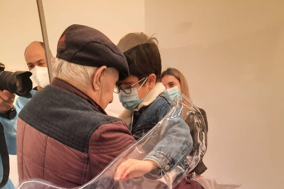 Utentes de lar abraçaram familiares um ano depois