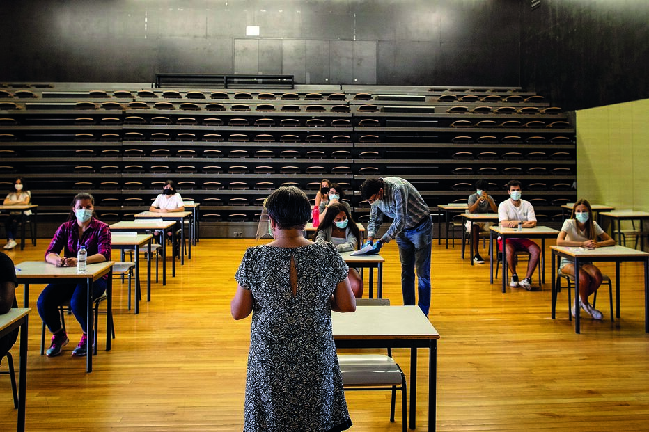 Cotas para progredir para o 5º e 7º  escalões começaram a ser aplicadas em 2018. Professores exigem descongelamento das vagas