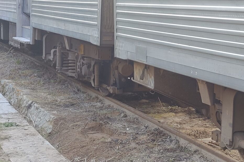 Linha cortada após descarrilamento de comboio
